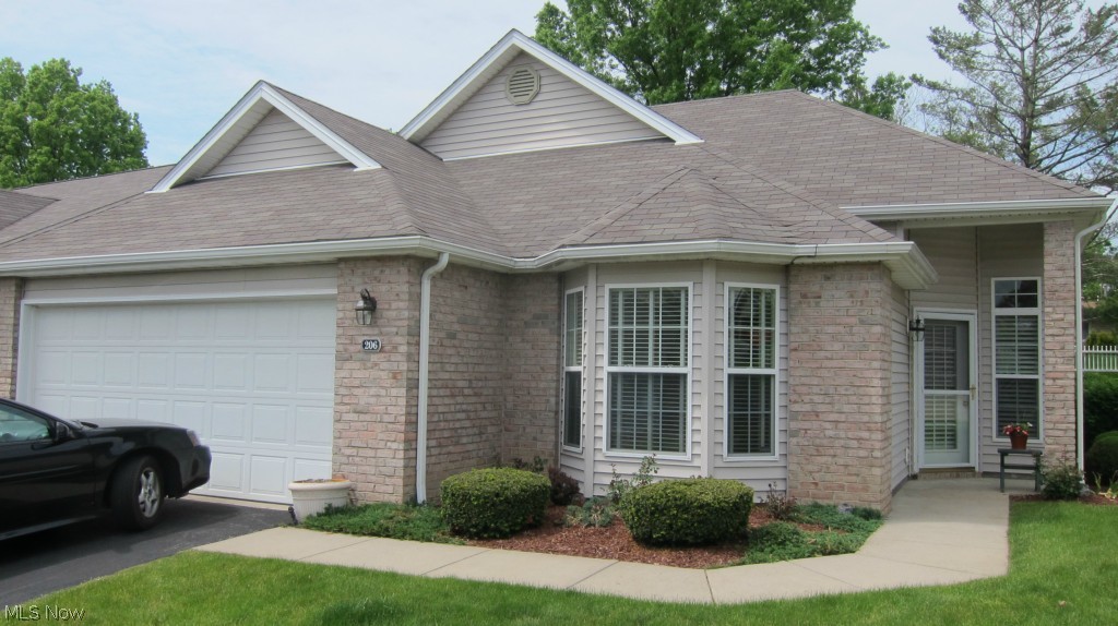 Villas/Spg Lake Condo - Residential