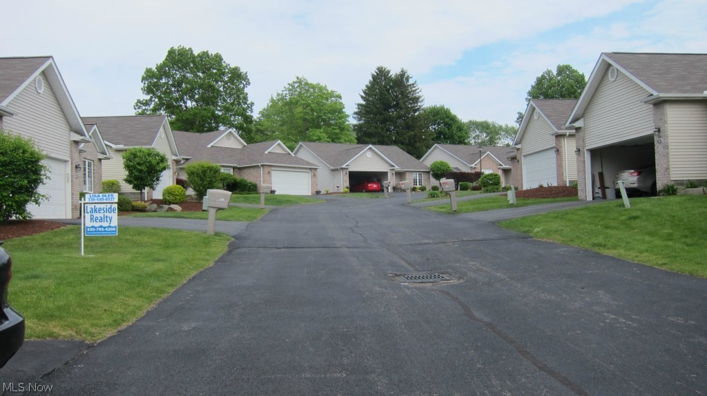 Villas/Spg Lake Condo - Residential