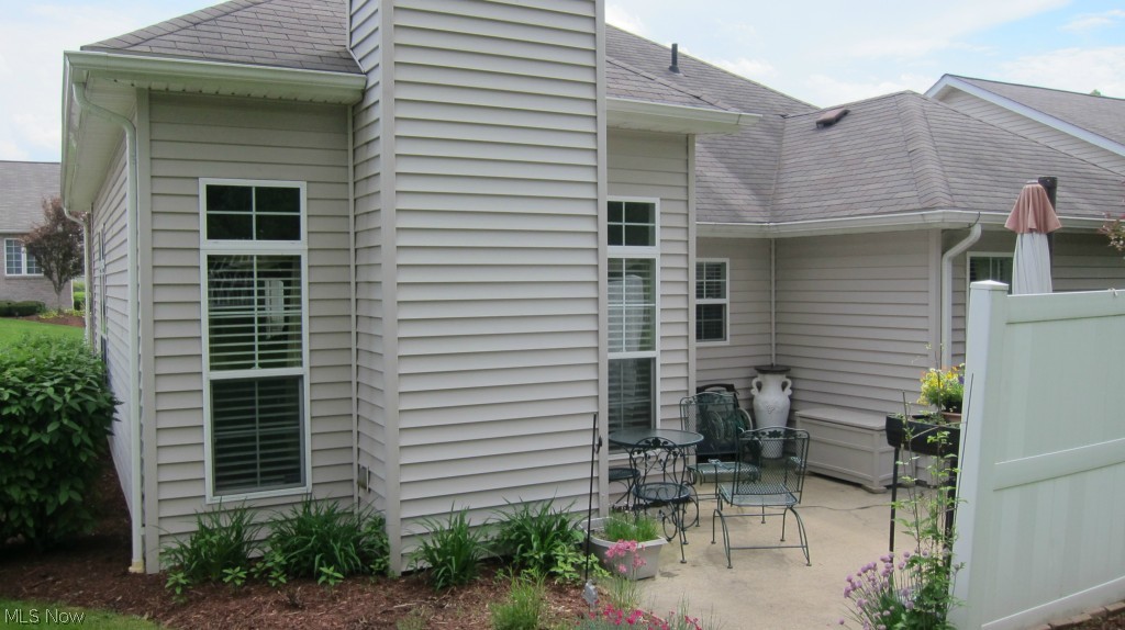 Villas/Spg Lake Condo - Residential