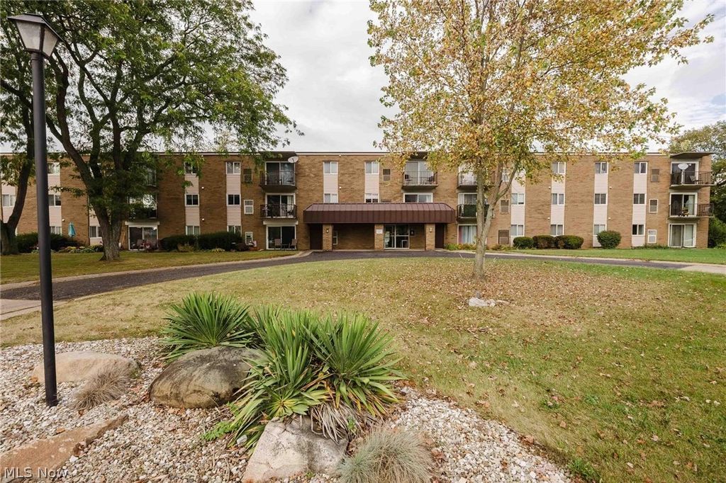Photo of 1305 Lake Wilmer Drive #207, Sandusky, OH 44870 (MLS # 5189875)