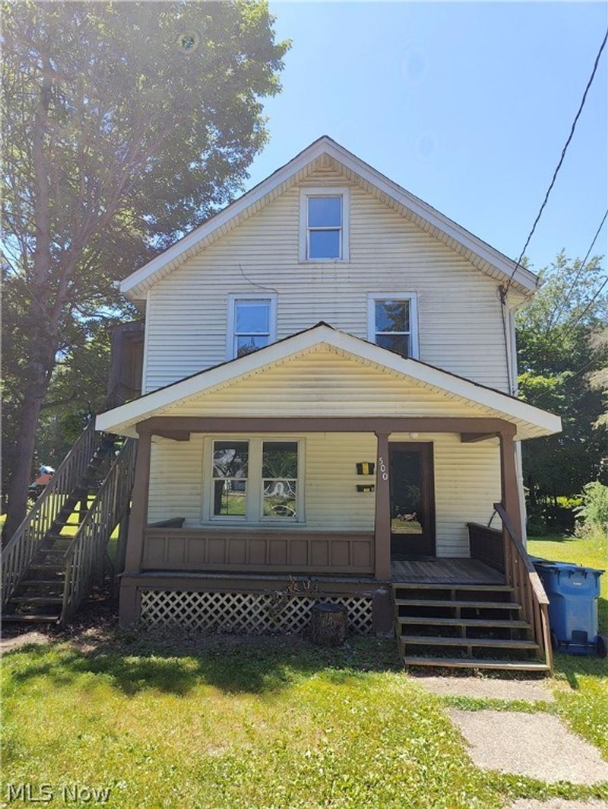 Check out this fully remodeled, rent ready duplex in Kent!  Less than 1.5 miles from campus, this is a great turn-key investment opportunity.  Both units feature 3 bedrooms, full bathroom, and a living space.  Shared basement for storage and laundry. Schedule your private showing today!
