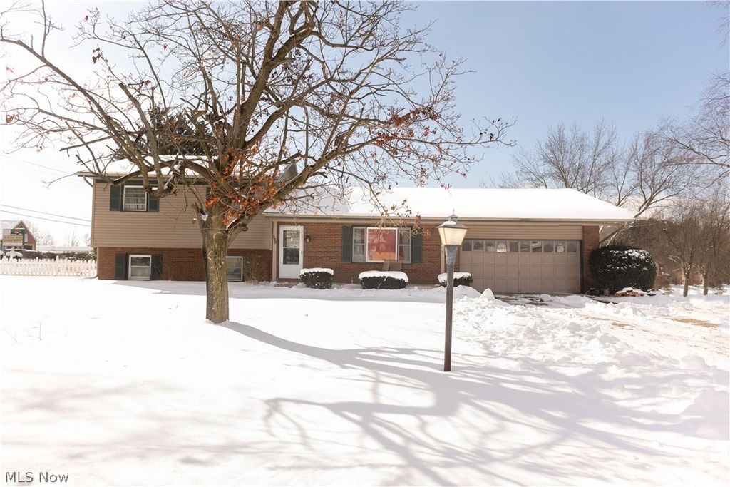 Photo of 700 Denshire Drive NW, Canal Fulton, OH 44614 (MLS # 5190462)
