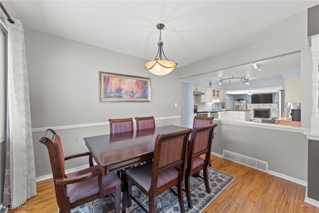 Seven Hills, Ohio 44131, United States, 3 Bedrooms Bedrooms, ,3 BathroomsBathrooms,Residential,Active,178597