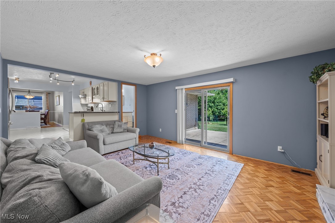 Seven Hills, Ohio 44131, United States, 3 Bedrooms Bedrooms, ,3 BathroomsBathrooms,Residential,Active,178597