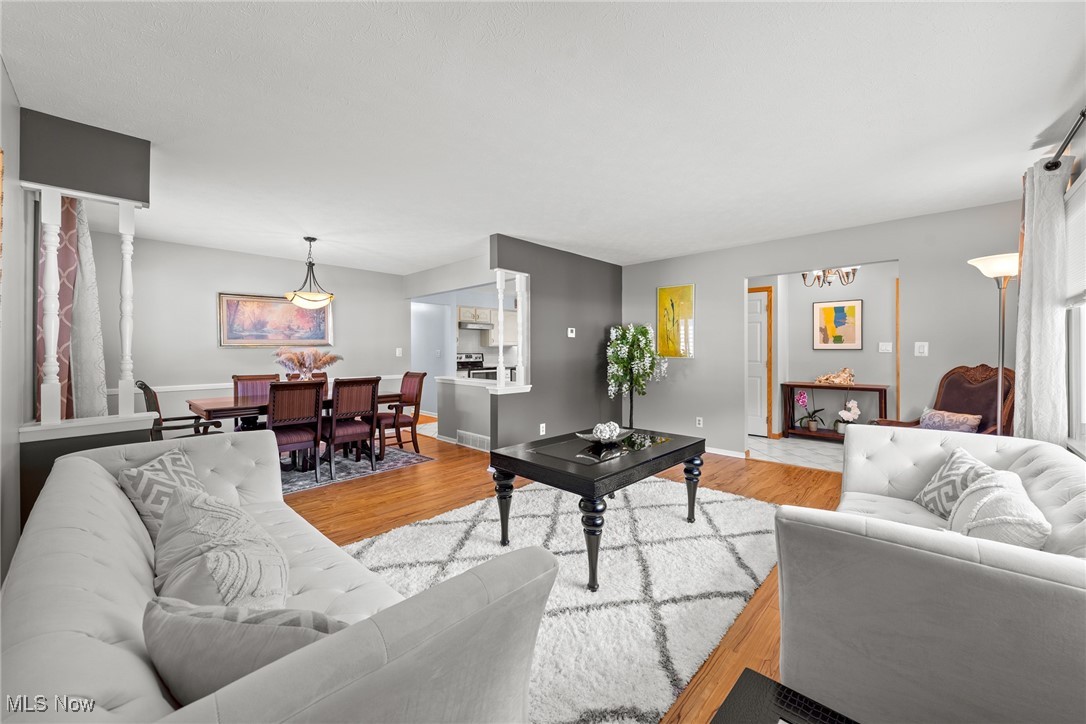 Seven Hills, Ohio 44131, United States, 3 Bedrooms Bedrooms, ,3 BathroomsBathrooms,Residential,Active,178597