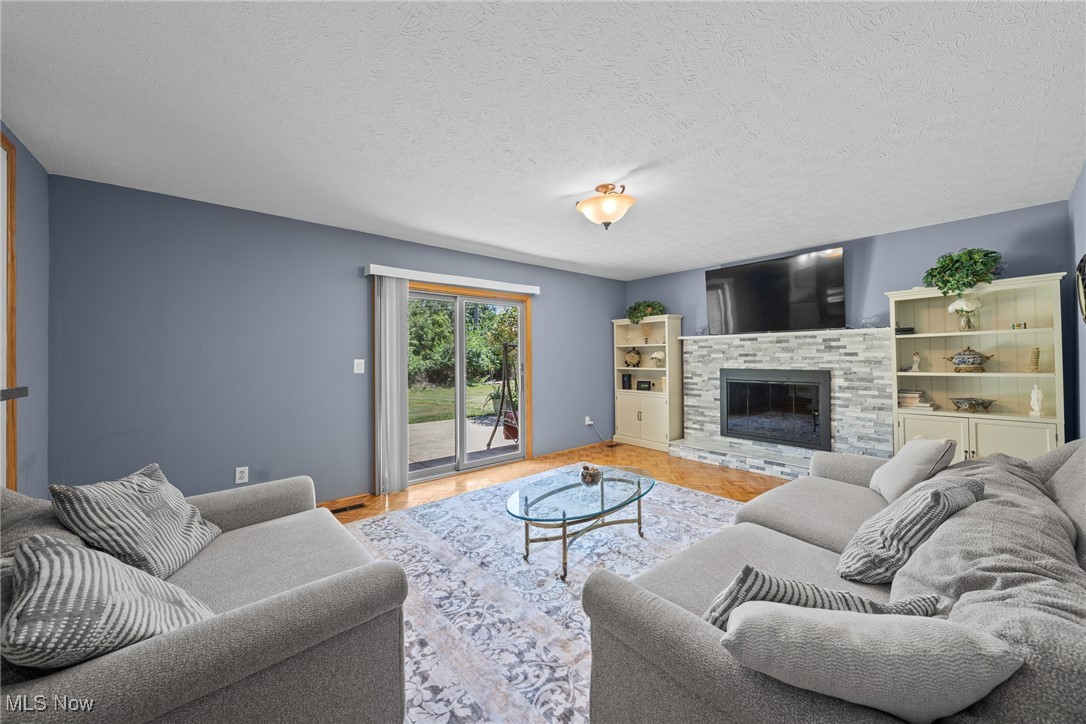 Seven Hills, Ohio 44131, United States, 3 Bedrooms Bedrooms, ,3 BathroomsBathrooms,Residential,Active,178597