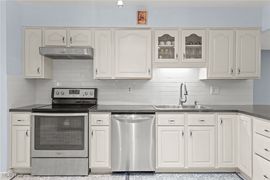 Seven Hills, Ohio 44131, United States, 3 Bedrooms Bedrooms, ,3 BathroomsBathrooms,Residential,Active,178597