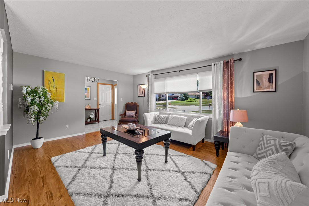 Seven Hills, Ohio 44131, United States, 3 Bedrooms Bedrooms, ,3 BathroomsBathrooms,Residential,Active,178597