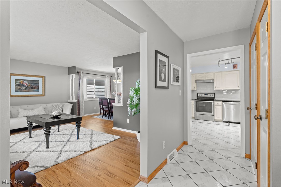 Seven Hills, Ohio 44131, United States, 3 Bedrooms Bedrooms, ,3 BathroomsBathrooms,Residential,Active,178597