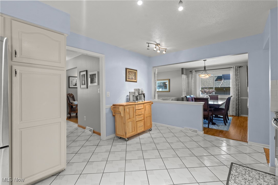 Seven Hills, Ohio 44131, United States, 3 Bedrooms Bedrooms, ,3 BathroomsBathrooms,Residential,Active,178597