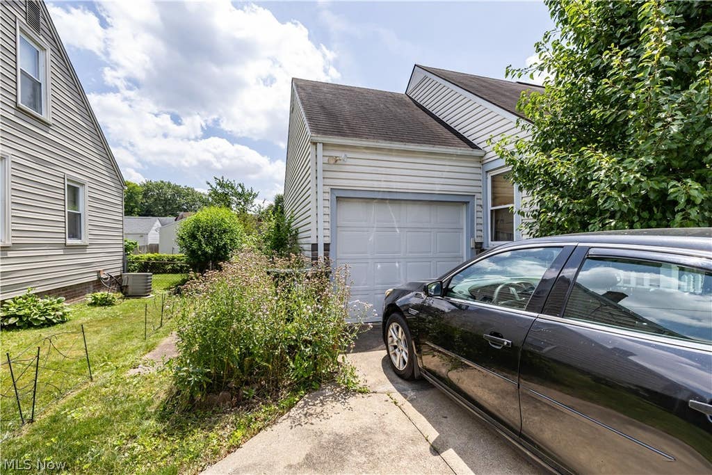 Photo of 1644 37th Street NW, Canton, OH 44709 (MLS # 5224146)