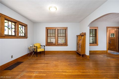Tiny photo for 1633 Glenmount Avenue, Akron, OH 44301 (MLS # 5210069)