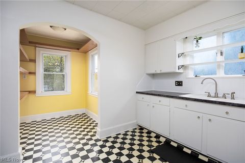 Tiny photo for 1633 Glenmount Avenue, Akron, OH 44301 (MLS # 5210069)