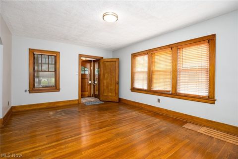 Tiny photo for 1633 Glenmount Avenue, Akron, OH 44301 (MLS # 5210069)