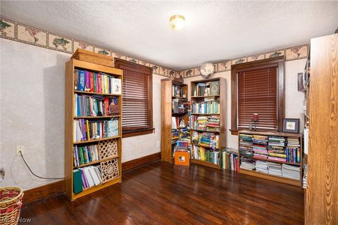 Tiny photo for 1633 Glenmount Avenue, Akron, OH 44301 (MLS # 5210069)