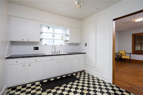 Tiny photo for 1633 Glenmount Avenue, Akron, OH 44301 (MLS # 5210069)