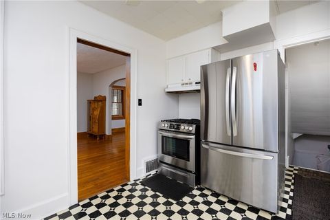 Tiny photo for 1633 Glenmount Avenue, Akron, OH 44301 (MLS # 5210069)