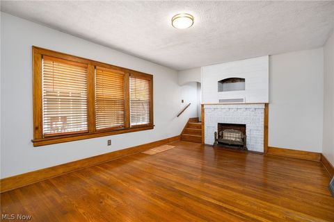 Tiny photo for 1633 Glenmount Avenue, Akron, OH 44301 (MLS # 5210069)