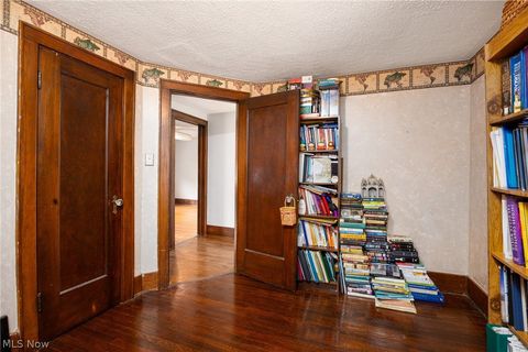 Tiny photo for 1633 Glenmount Avenue, Akron, OH 44301 (MLS # 5210069)