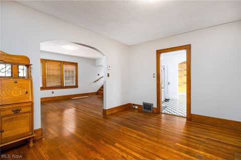 Tiny photo for 1633 Glenmount Avenue, Akron, OH 44301 (MLS # 5210069)