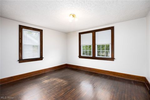 Tiny photo for 1633 Glenmount Avenue, Akron, OH 44301 (MLS # 5210069)