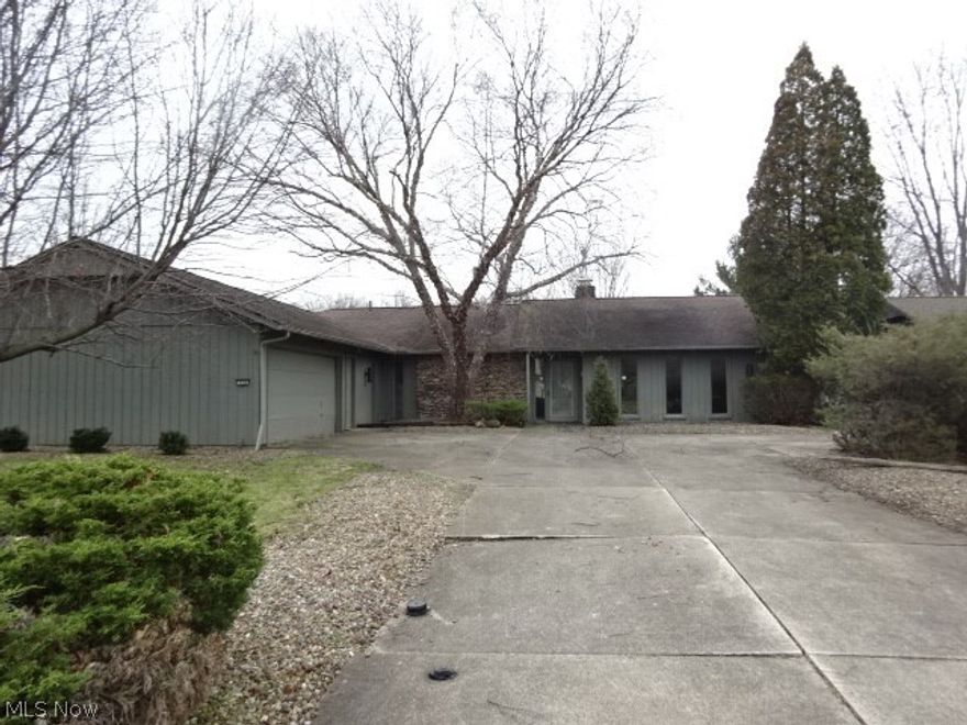 Sprawling Bob Schmidt Ranch located on a cul de sac street in very desirable neighborhood! Meadowood Homes has community pool, tennis and clubhouse, Living room has see thru double stone fireplace with laminate flooring in Living and dining areas  and carpeting in bedrooms. New stainless appliances, new carpeting in bedrooms and closets, new tub and shower in master bath, some new countertops in kitchen and bathroom! This is a Fannie Mae Homepath property!