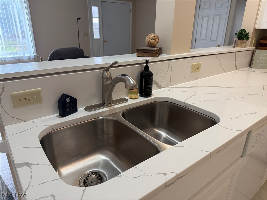 Unit H/ Maingate Condos - Residential