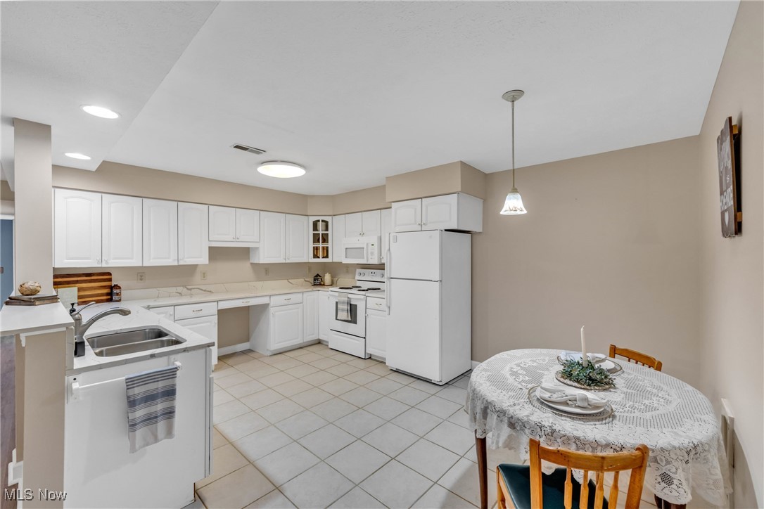 Unit H/ Maingate Condos - Residential