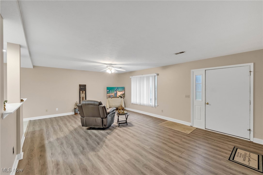 Unit H/ Maingate Condos - Residential