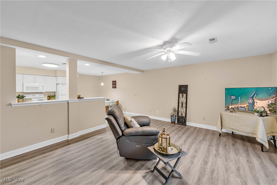 Unit H/ Maingate Condos - Residential