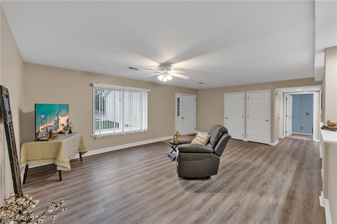 Unit H/ Maingate Condos - Residential