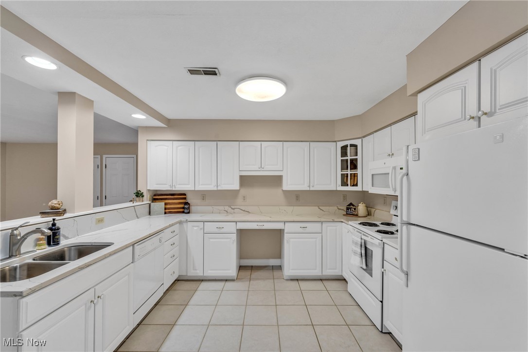 Unit H/ Maingate Condos - Residential