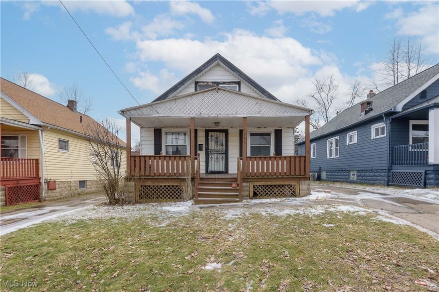 This 3-bedroom, 2-bath home in Maple Heights offers a functional layout with fresh updates, including new carpet and cabinets. The main level features spacious living areas and an eat-in kitchen, providing plenty of room to gather. Upstairs, you'll find a private bedroom with a large closet and a full bath. A 1-car garage adds convenience. A great option for buyers looking for a move-in-ready home in a convenient location.
Buyer to assume all point of sale violations.