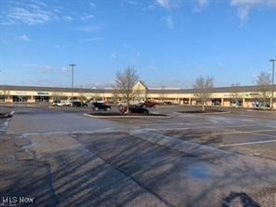In Wooster's North-end, Humboldt Shopping Center is anchored by BW3s Restaurant, Tractor Supply Company and many small specialty shops. 2,150 sq ft at $2,100.00/month-build to suit.