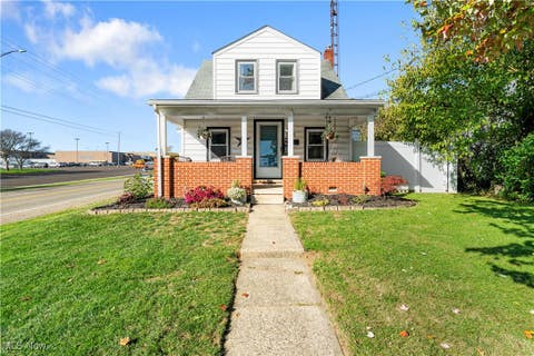 Photo for 525 Locke Avenue SW