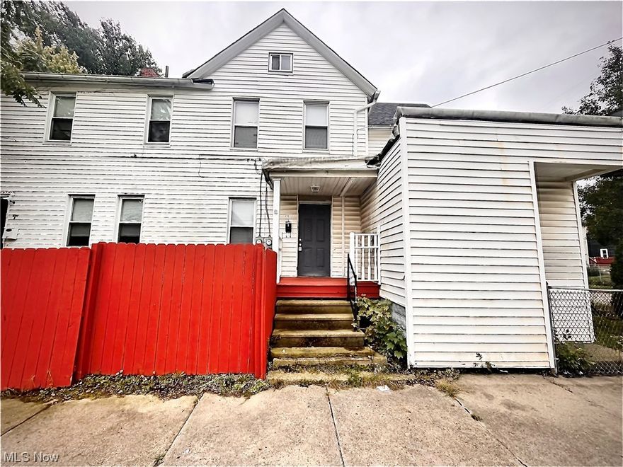 Nicely remolded unit with vinyl flooring, newer windows, fridge, stove, washer and dryer. Eat in kitchen and bonus room can be used a home office or tv room.Call listing agent to schedule appointment. Rental requirements:Credit score of 600+. 500 - 600 is considered conditional.Less than 3 items in collections, excluding student loan and medical. Monthly income of 2.5 times the amount of the monthly rent.Thorough Eviction Check. $50 Non Refundable App Fee for all Adults who will be occupying the property.Applications can only be completed online.Typical Security Deposit equivalent to one months rent, pending results of background checks. Tenants must have the electric and gas transferred into their name and obtain renters insurance prior to receiving keys to the property. This property accepts housing vouchers.