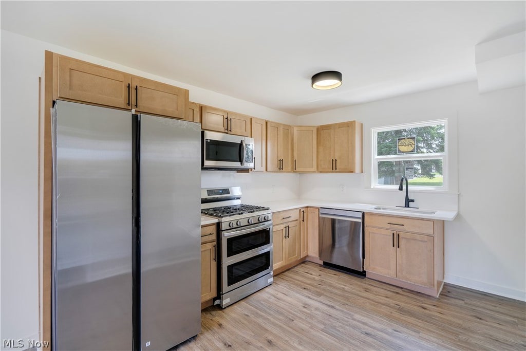 Photo of 202 Morrison Street, Struthers, OH 44471 (MLS # 5216143)