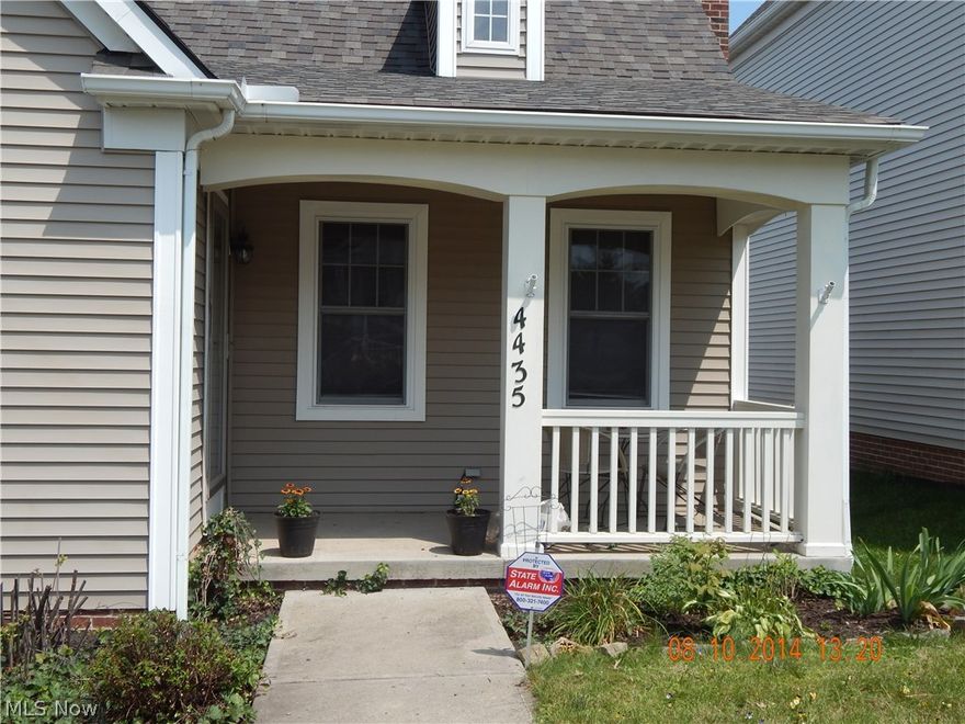 Lease this Great Millcreek 2 Bedroom 2 Bath Ranch.  $1,400 per month tenant pays all utilities. Full deposit and 1st months rent required. 
No pets, No Section 8, No Smoking
Also for Sale see MLS 3740426