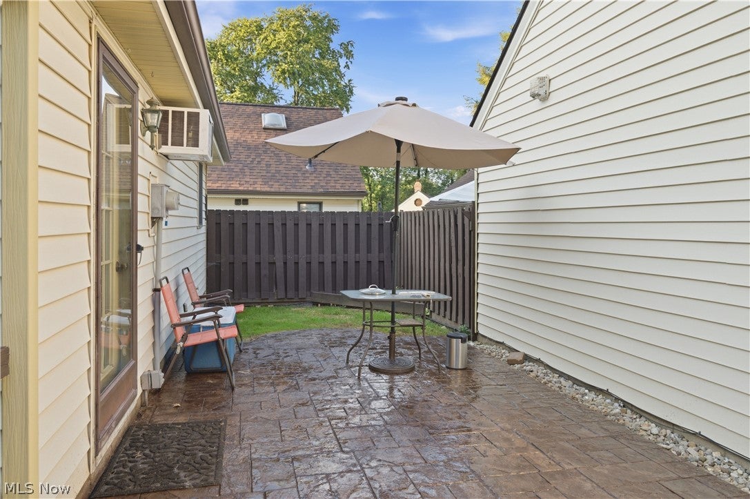 46103 New England Square D