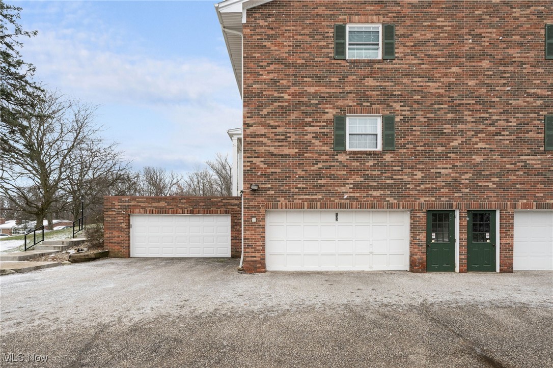 6980 Carriage Hill Drive #102, Brecksville, Ohio image 31