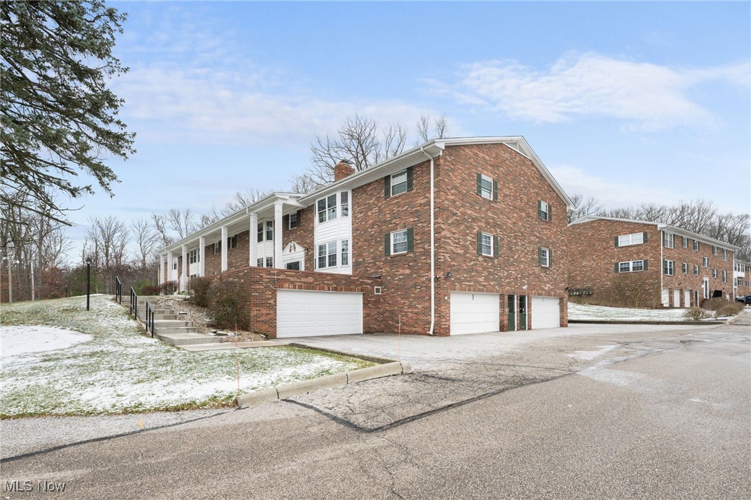 6980 Carriage Hill Drive #102, Brecksville, Ohio image 32