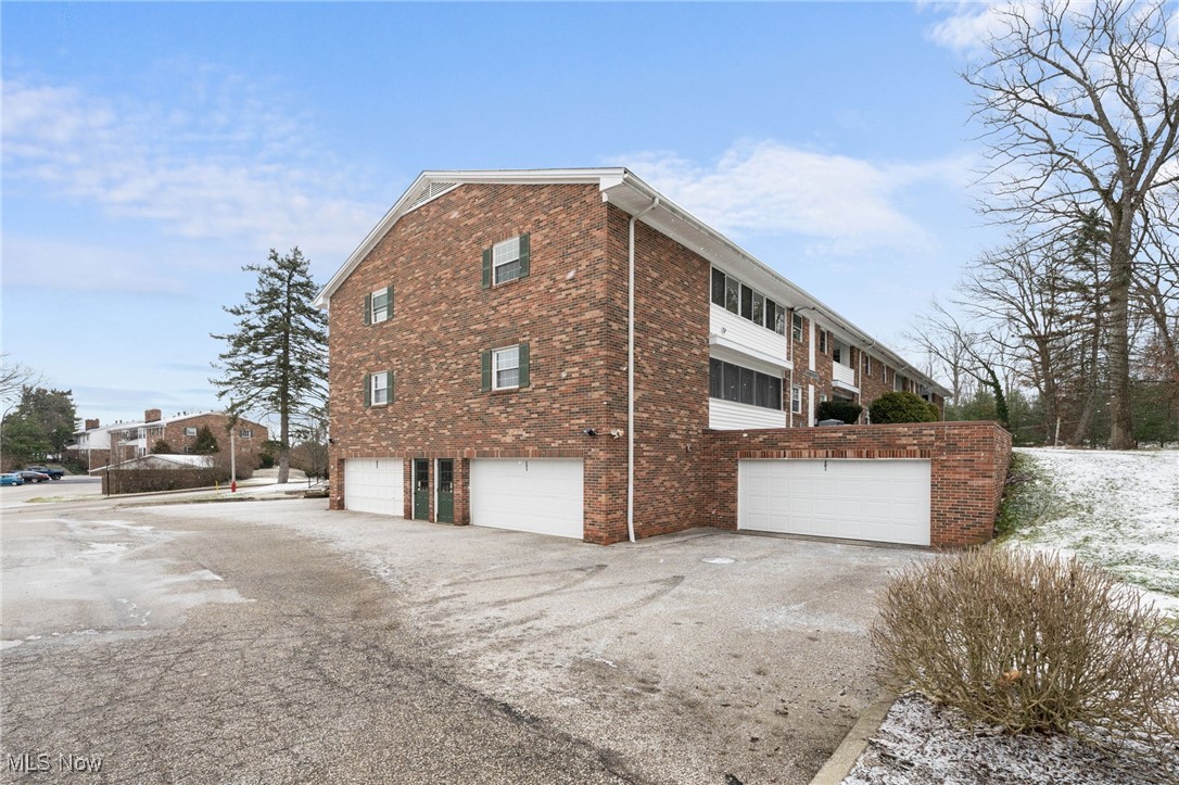 6980 Carriage Hill Drive #102, Brecksville, Ohio image 30