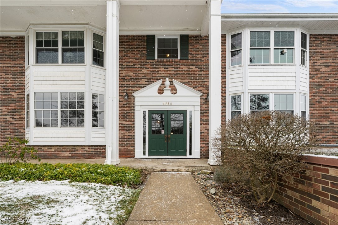 6980 Carriage Hill Drive #102, Brecksville, Ohio image 1