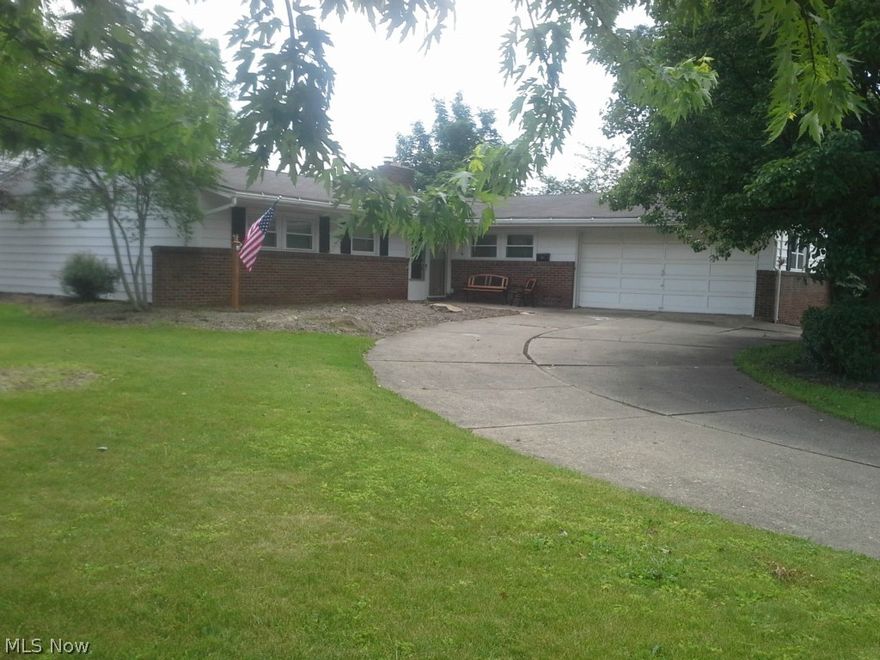 Attractive open designed 3 bedroom, ready for a new owner in a quiet location with sidewalks. Neutral décor, vaulted ceilings, grand windows compliment the great room w/woodburning stone fireplace. Enjoy the well designed fully equipped kitchen & family room w/view of a well designed yard & spacious patio. Bedrooms have triple wide closets & higher windows for excellent wall space. The 2 car garage w/large storage room is a great bonus. The front brick patio will welcome your guest into the spacious vaulted foyer. Call today!