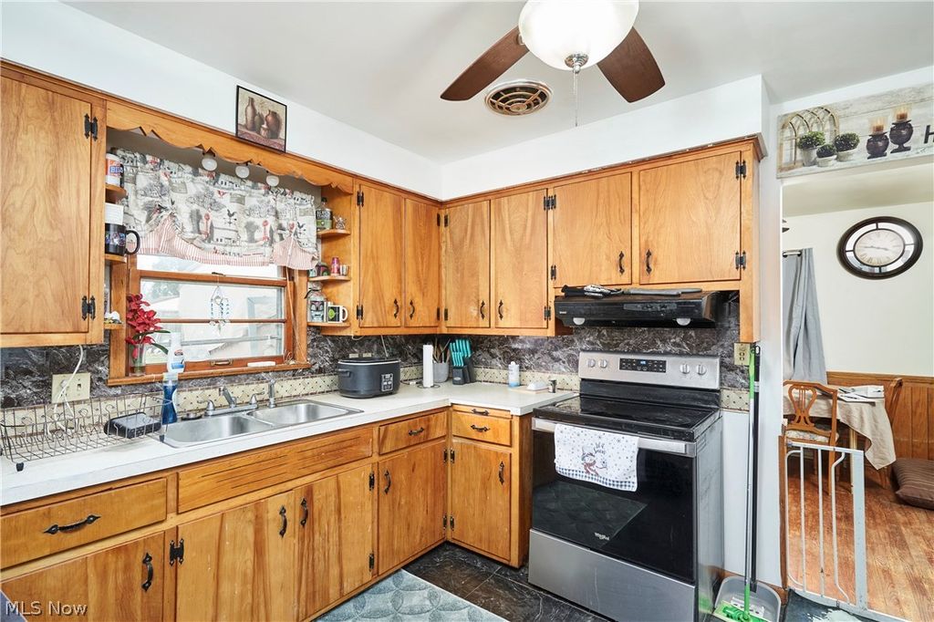 Photo of 341 Lookout Avenue, Akron, OH 44310 (MLS # 5207488)