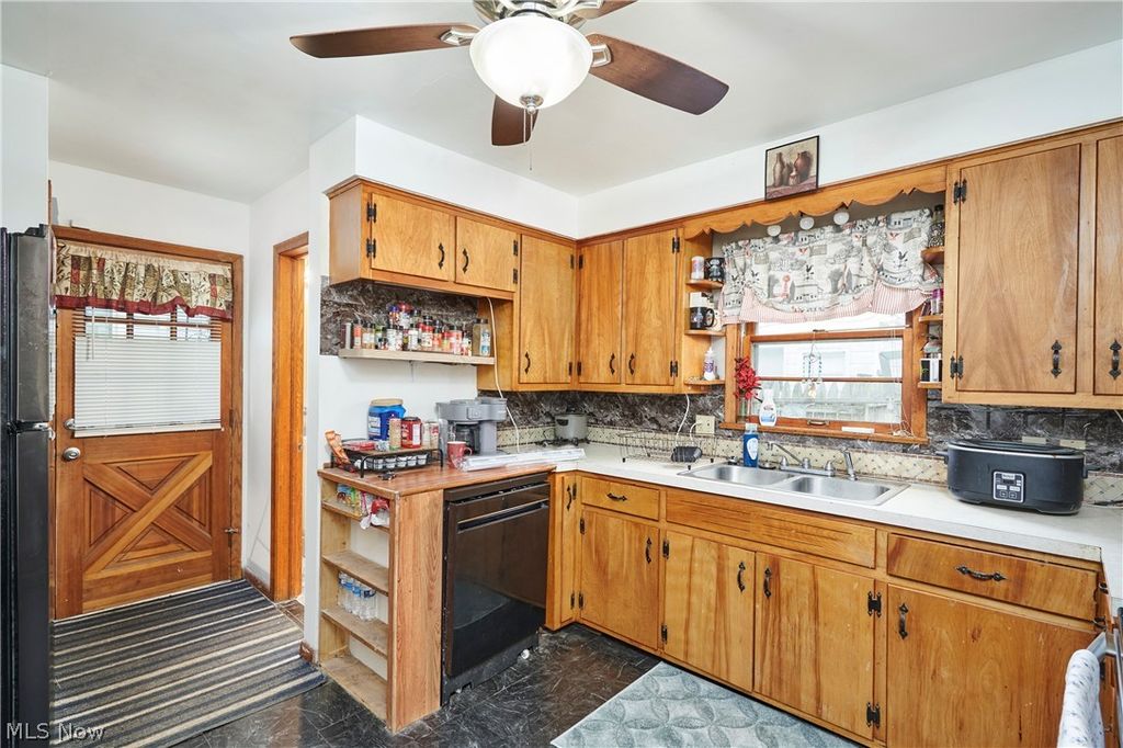 Photo of 341 Lookout Avenue, Akron, OH 44310 (MLS # 5207488)