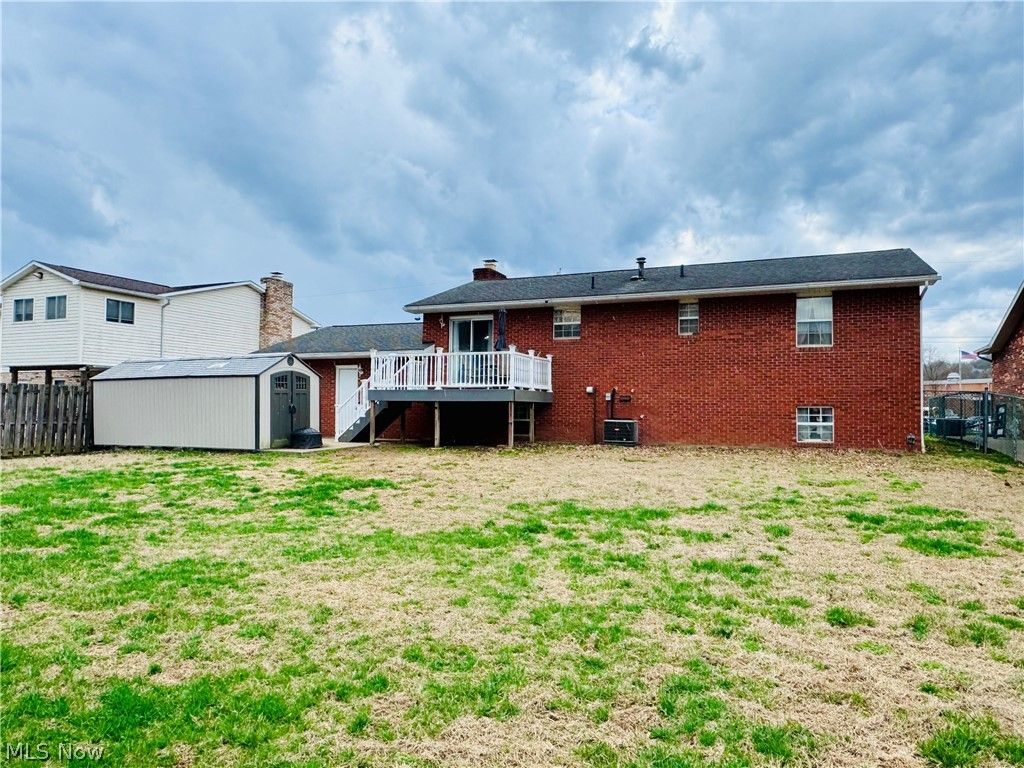 Photo of 818 Seneca Drive Dr, Belpre, OH 45714 (MLS # 5192403)