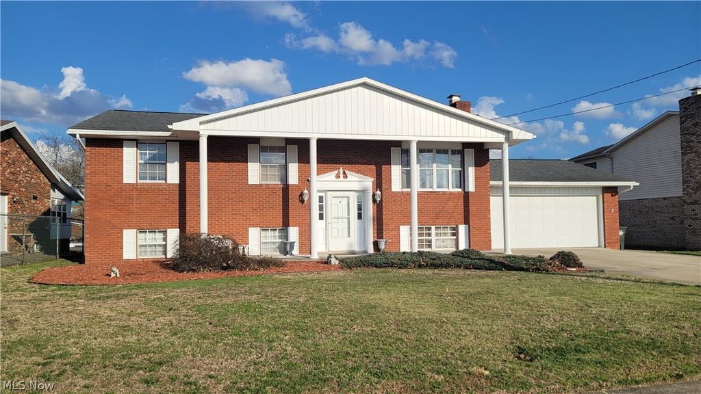 Photo of 818 Seneca Drive Dr, Belpre, OH 45714 (MLS # 5192403)