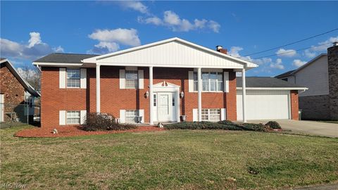 Homes For Sale - 818 Seneca Drive Dr<br/> Belpre, OH 45714