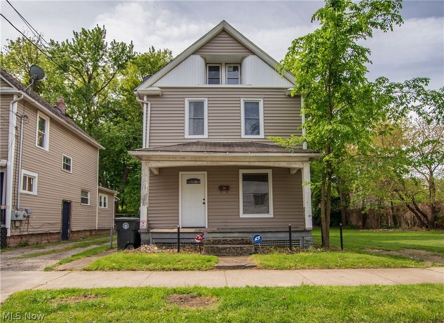 Looking for that next great investment opportunity? Then come right this way. Not even half a mile from The University of Akron. This home previously rented out for $400 a room with four bedrooms, with a possible fifth upstairs. This is a peace of mind, amazing return on your investment. Almost all of the major things have been taken care of. The siding was just updated in 2020. All new windows were updated in 2019, along with the A/C. The wiring was just updated throughout the majority of the home. This home is ready for someone new to make it theres or for another great investor looking to add to their portfolio. You won't want to let this one go.